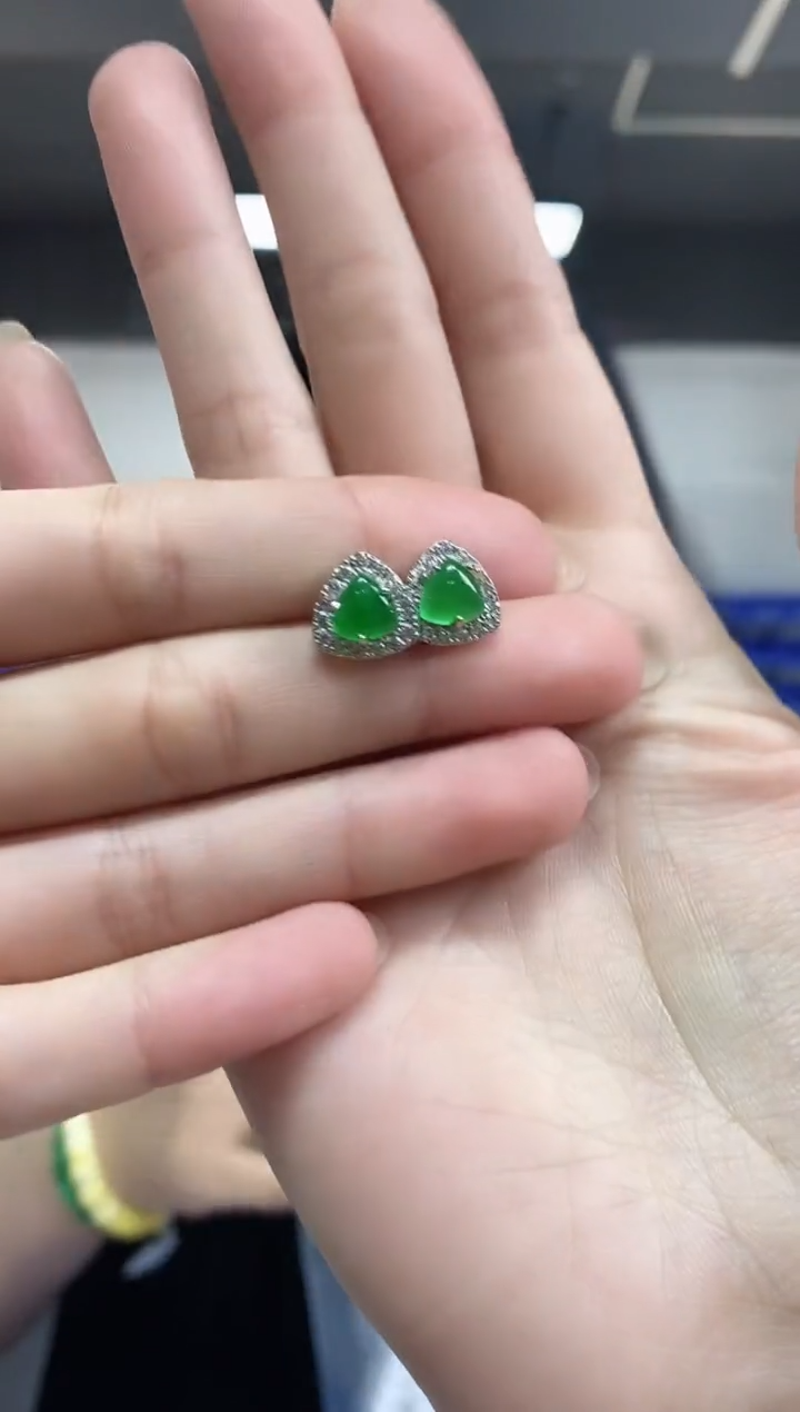 【闪购商品】翡翠耳饰未镶嵌多样性发其一颜色微差