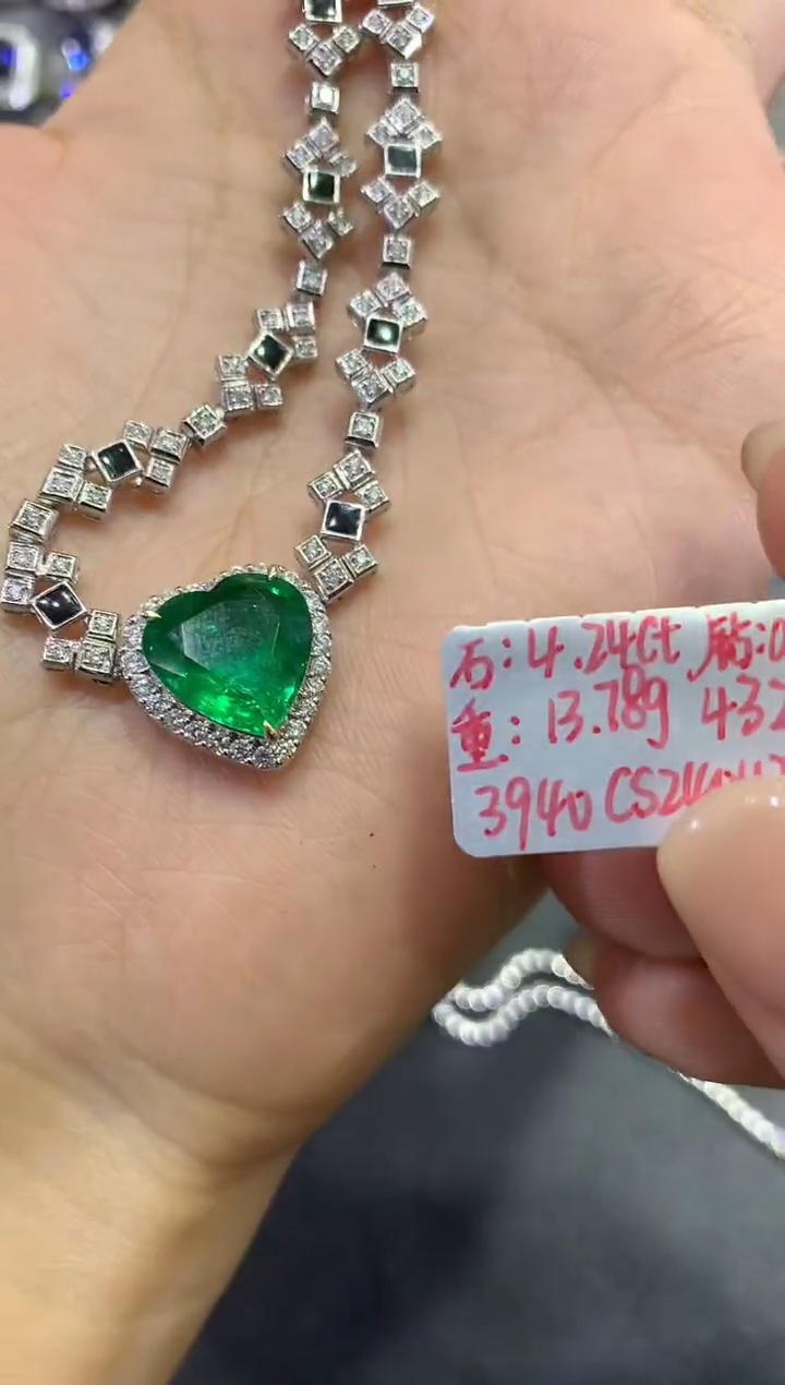 【闪购商品】祖母绿项链18K金镶嵌A432