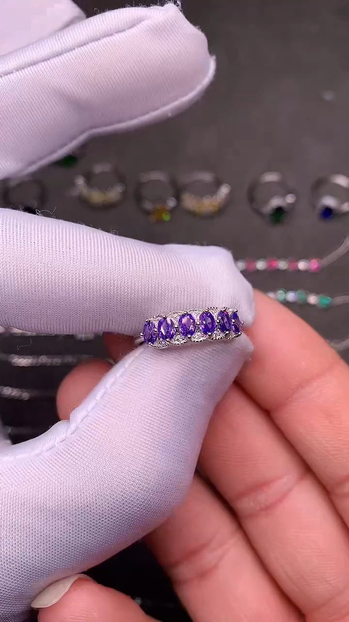 【闪购商品】彩色蓝宝石戒指银S925镶嵌......