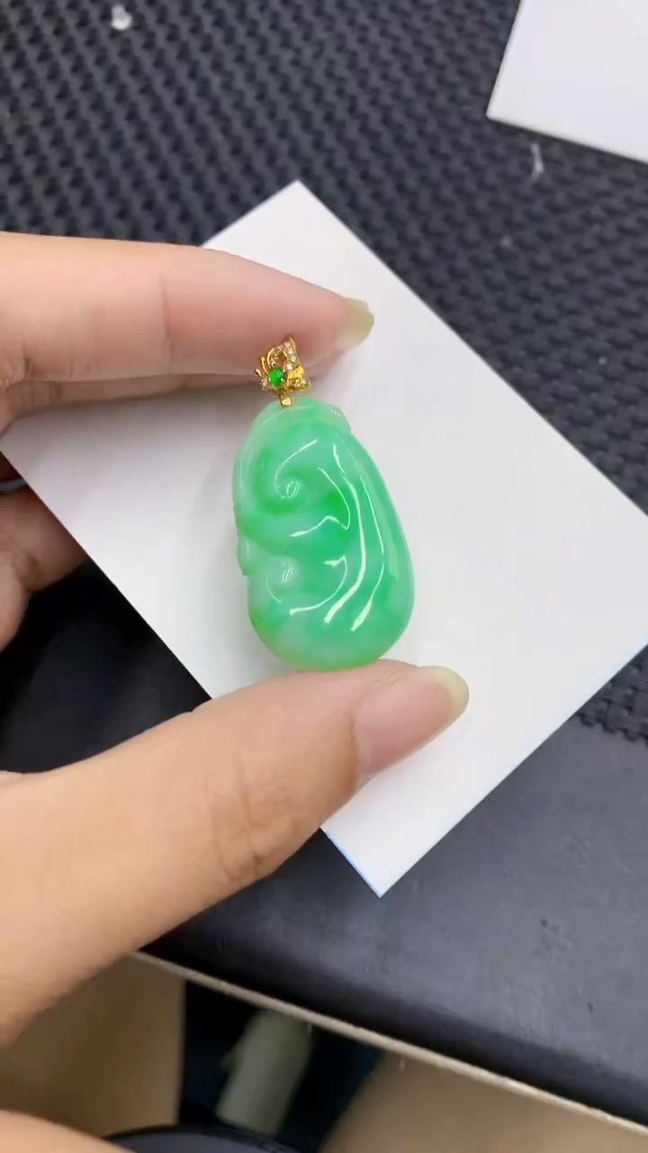 【闪购商品】翡翠颈饰18K金镶嵌            8