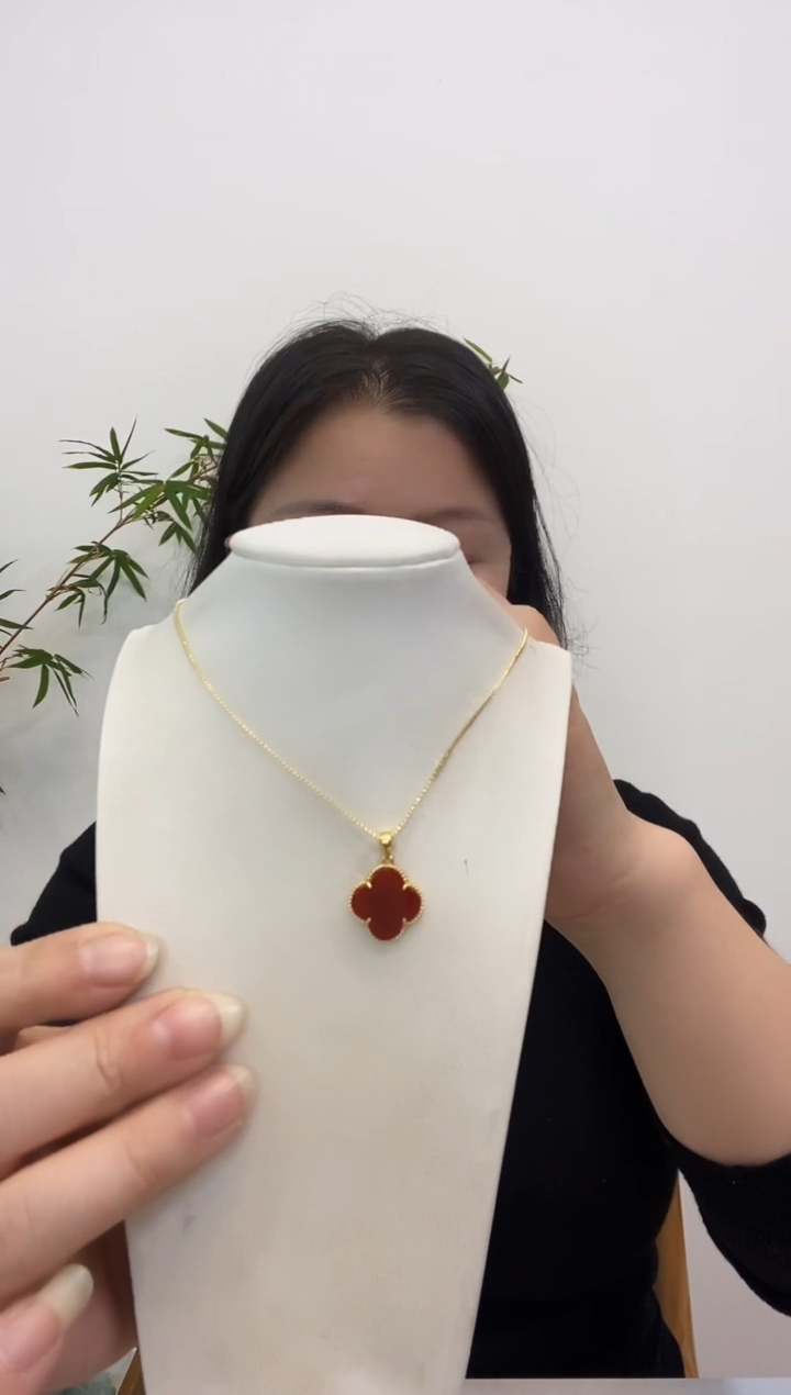 【闪购商品】玛瑙/玉髓颈饰银S925镶嵌四叶赠合金链