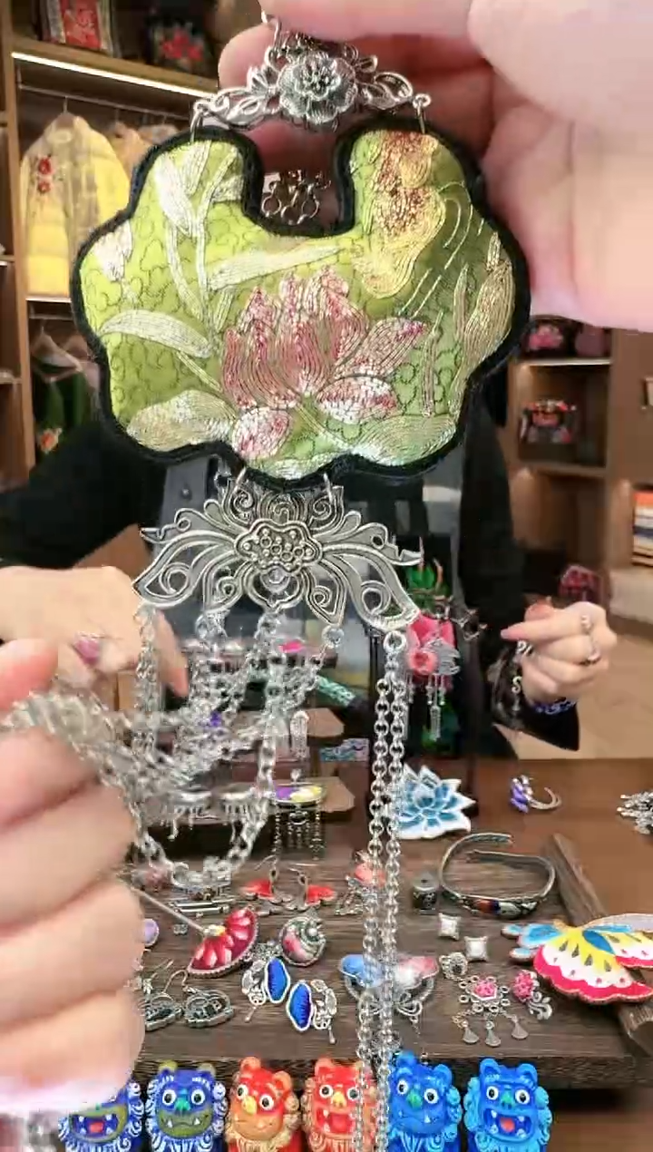 【闪购商品】织绣42黔东南苗族刺绣