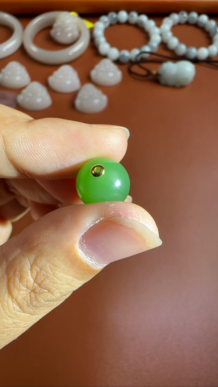 和田玉18K金镶嵌吊坠(不含链)18K金镶11.5mm碧玉苹果绿路路通