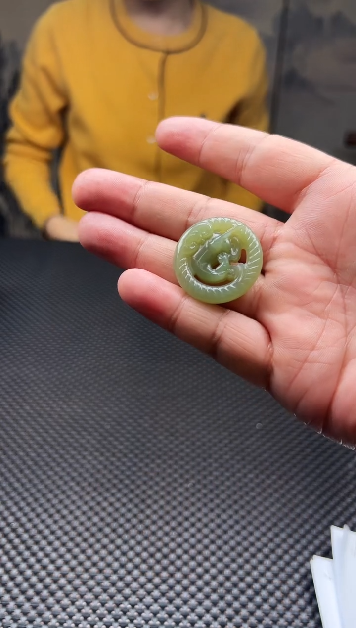 吊坠(赠链)未镶嵌和田玉马年吊坠（多样性发货）