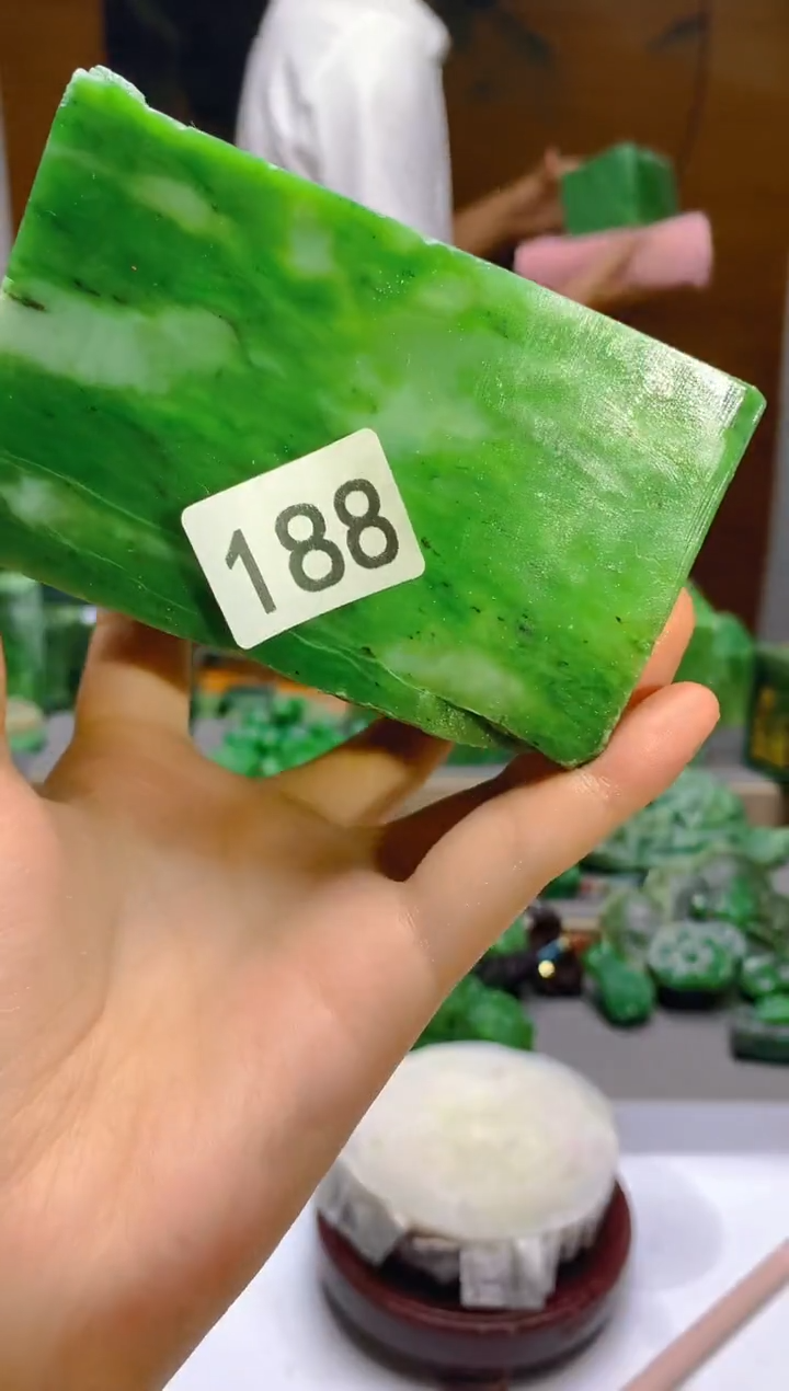 和田玉（碧玉）未镶嵌珠宝半成品188