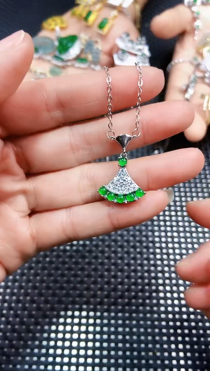 【闪购商品】翡翠颈饰未镶嵌111111111