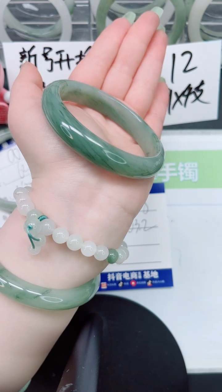 【闪购商品】石英质玉手镯合金a219