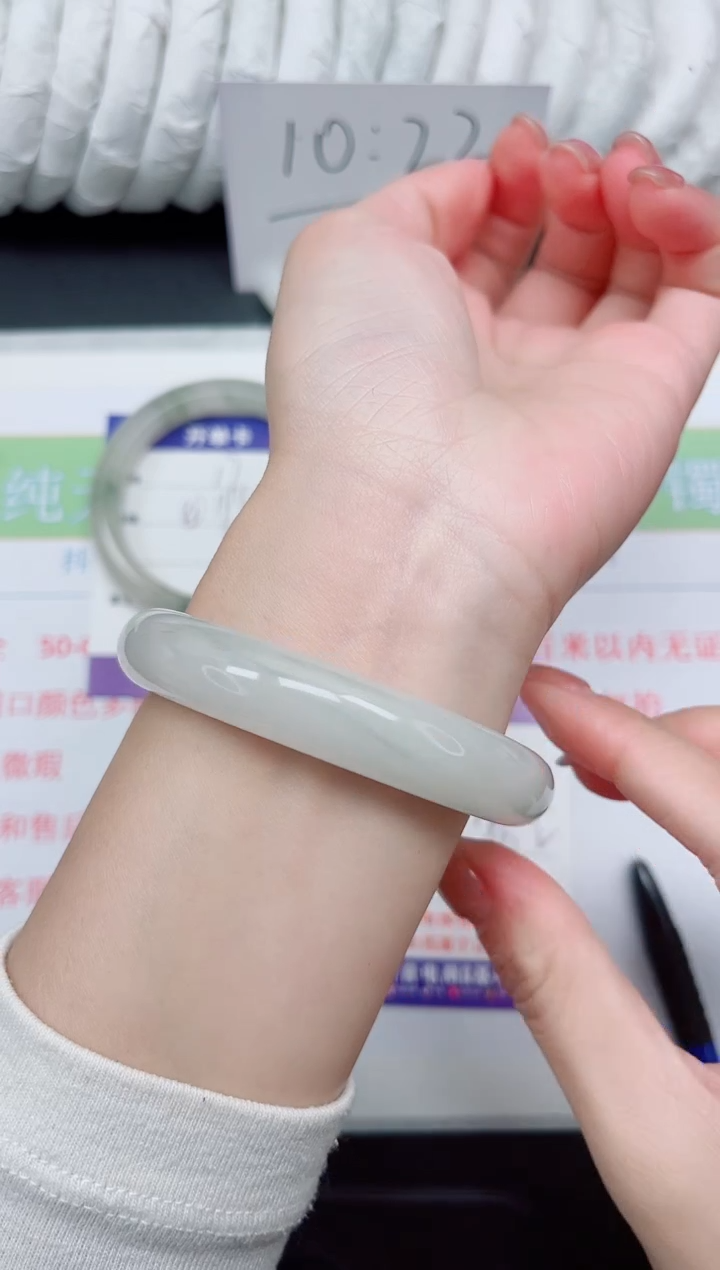 【闪购商品】石英质玉手镯未镶嵌18-56.2