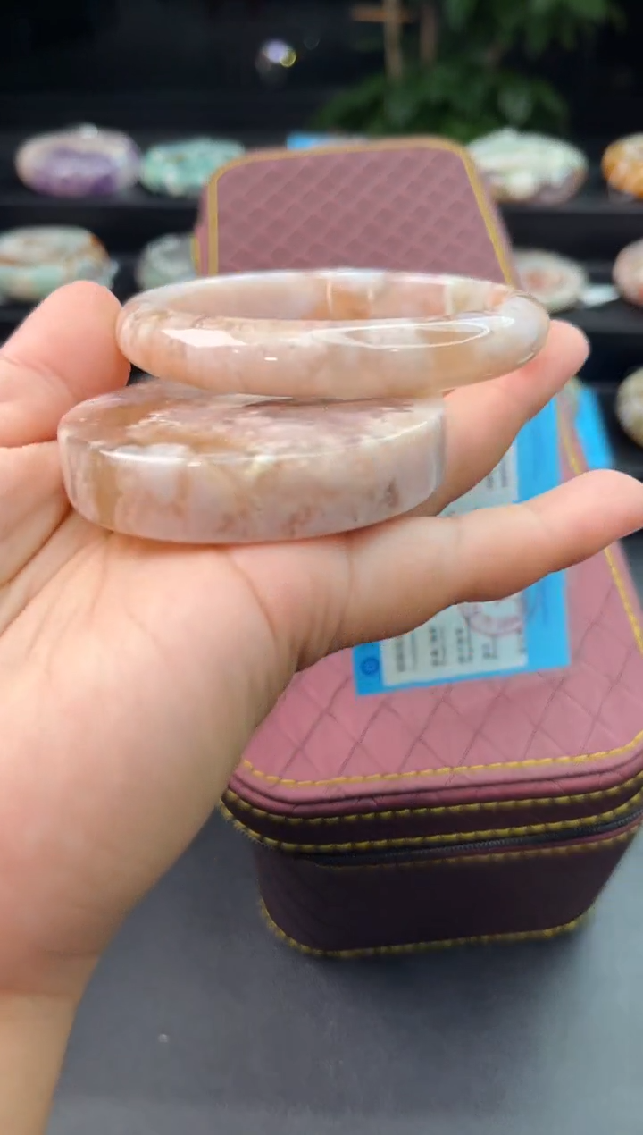 【闪购商品】石英质玉手镯未镶嵌赠送镯心（圈口62