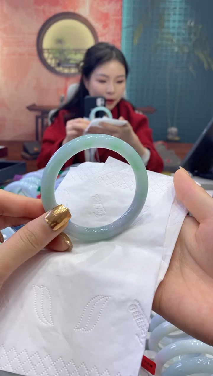 【闪购商品】翡翠手镯未镶嵌多人18345