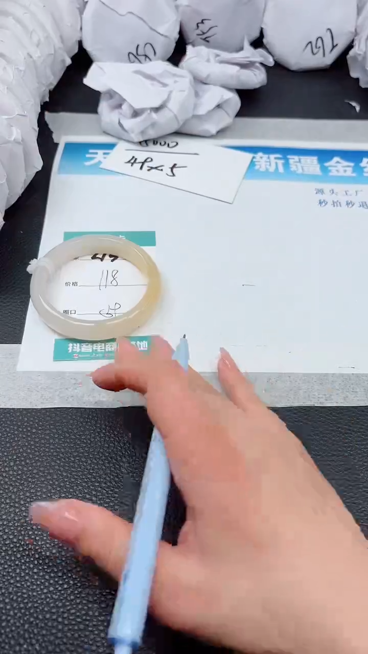 【闪购商品】石英质玉手镯未镶嵌A215