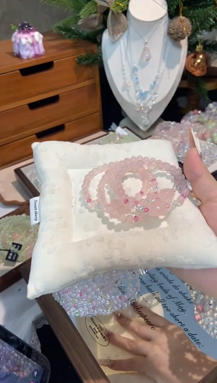 未镶嵌手串水晶未镶嵌手串水晶孤品捡漏均匀瑕疵介意勿拍