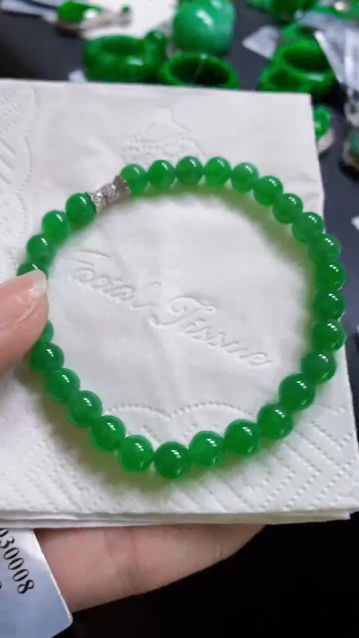 颈饰18K金镶嵌翡翠手串