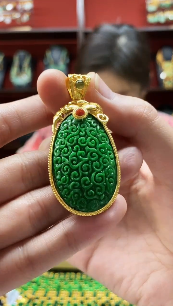 颈饰未镶嵌翡翠吊坠