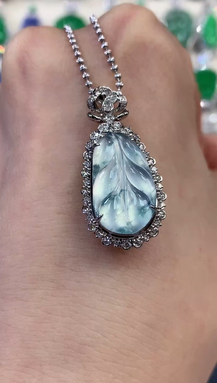 【闪购商品】翡翠吊坠(不含链)18K金镶嵌C30