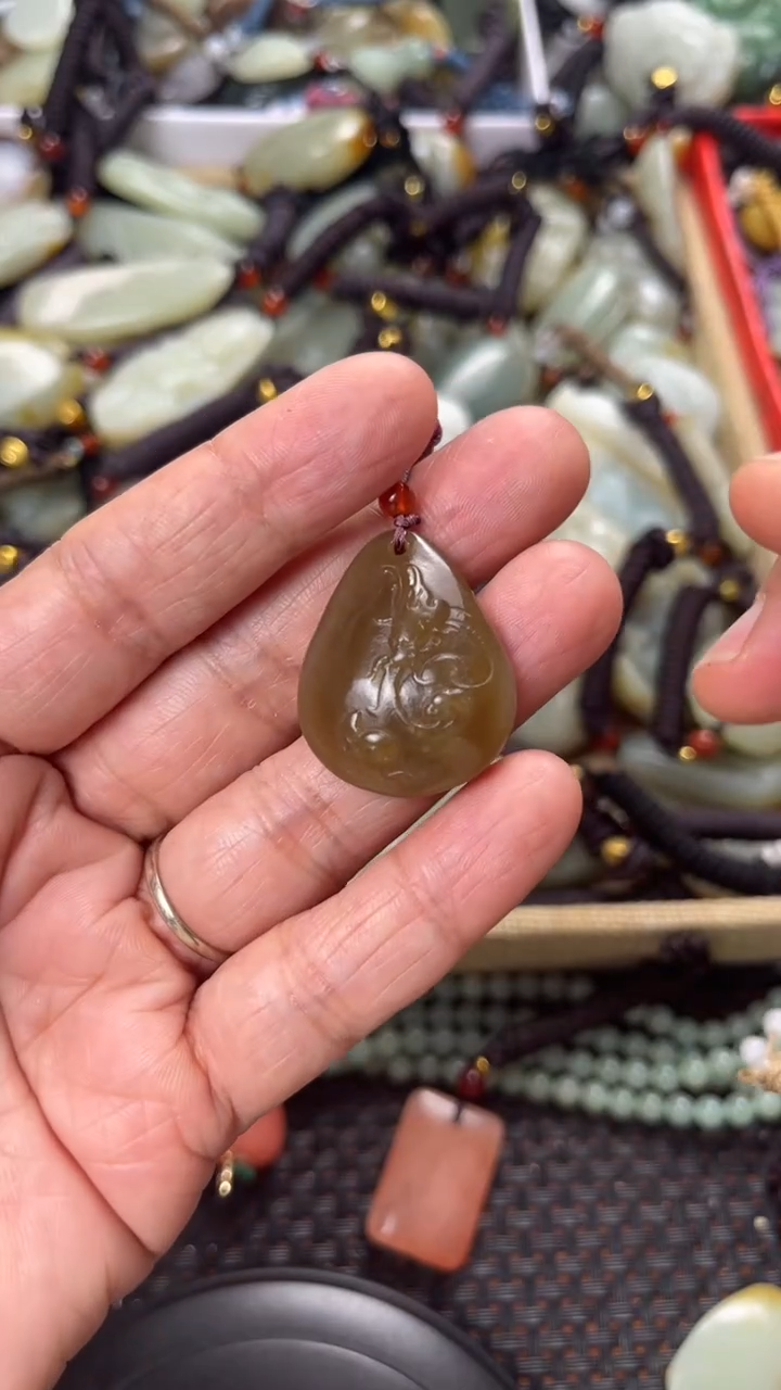 【闪购商品】和田玉颈饰未镶嵌多样性发货没有证书拍一发一有瑕