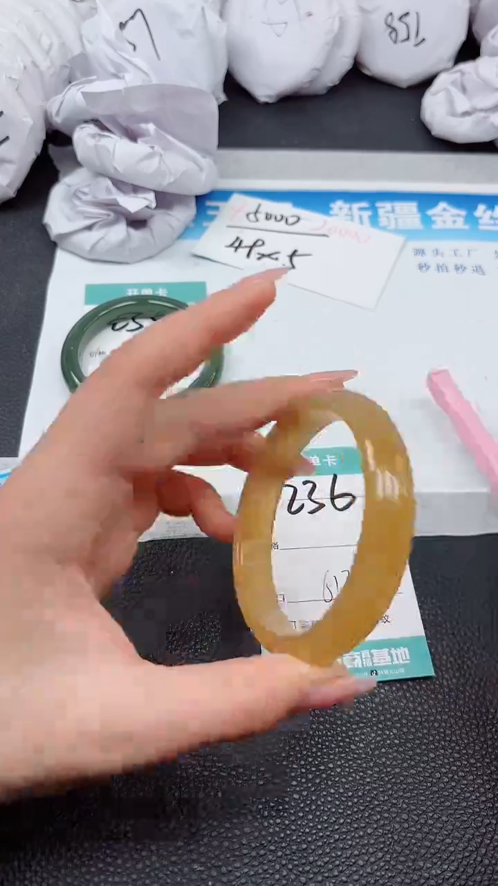 【闪购商品】石英质玉手镯未镶嵌A236