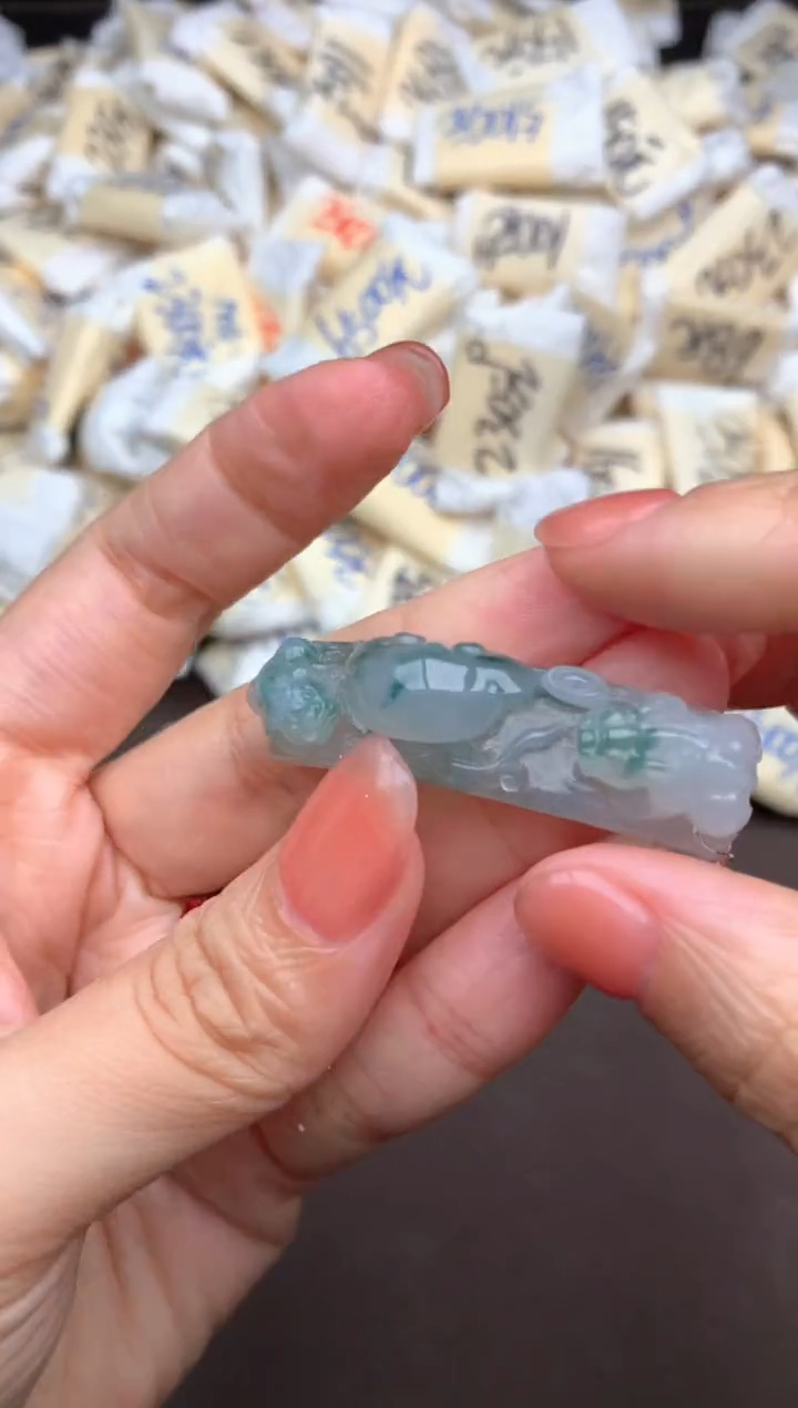 翡翠挂件未镶嵌一