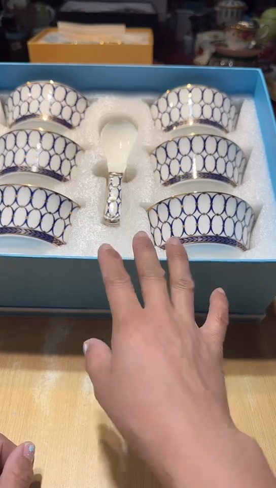 瓷片生活的本意是开心阿@@1