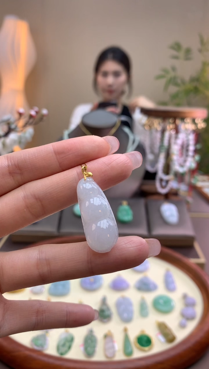 翡翠18K金镶嵌颈饰豆子