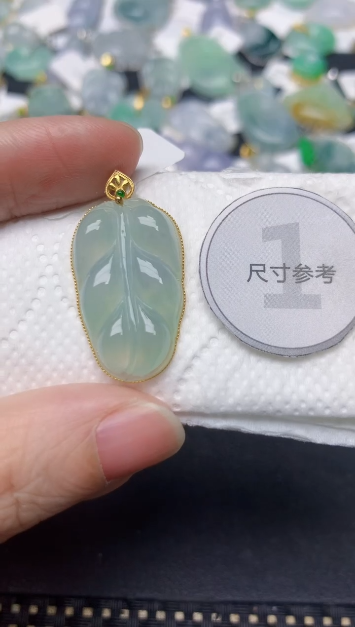 颈饰18K金镶嵌翡翠天然缅甸A货翡翠