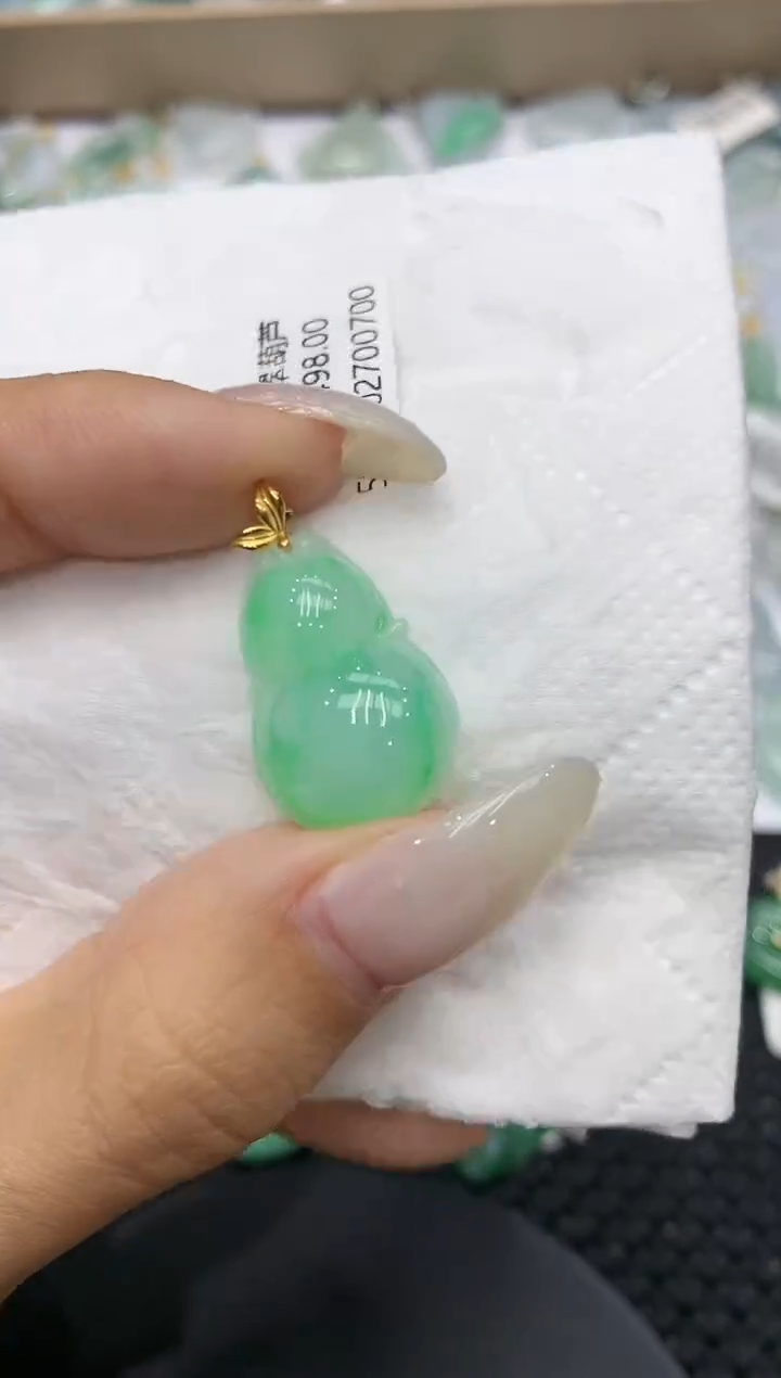 颈饰18K金镶嵌翡翠111111111111