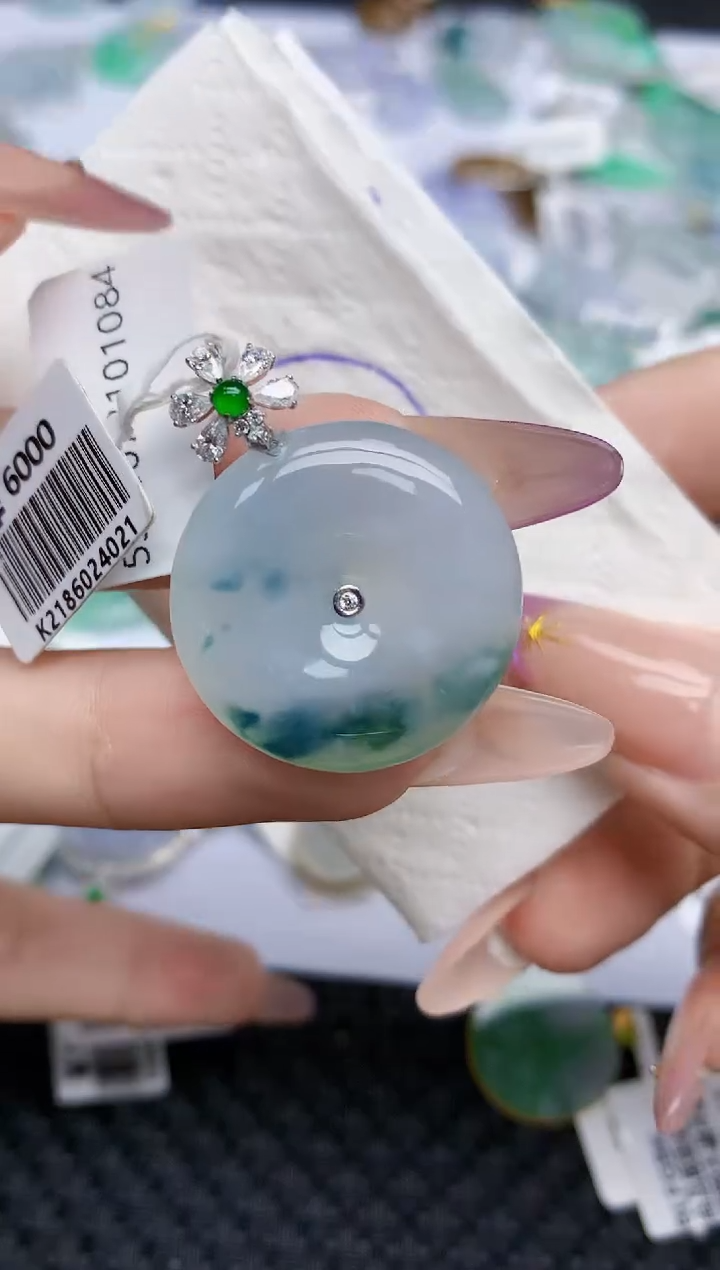 翡翠18K金镶嵌颈饰   天然翡翠A货  百元以上9米证书费自理