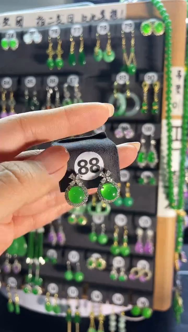 【闪购商品】翡翠耳饰银S925镶嵌88....