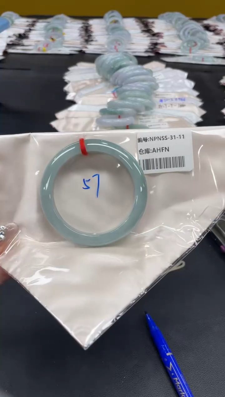 未镶嵌手镯翡翠翡翠手镯