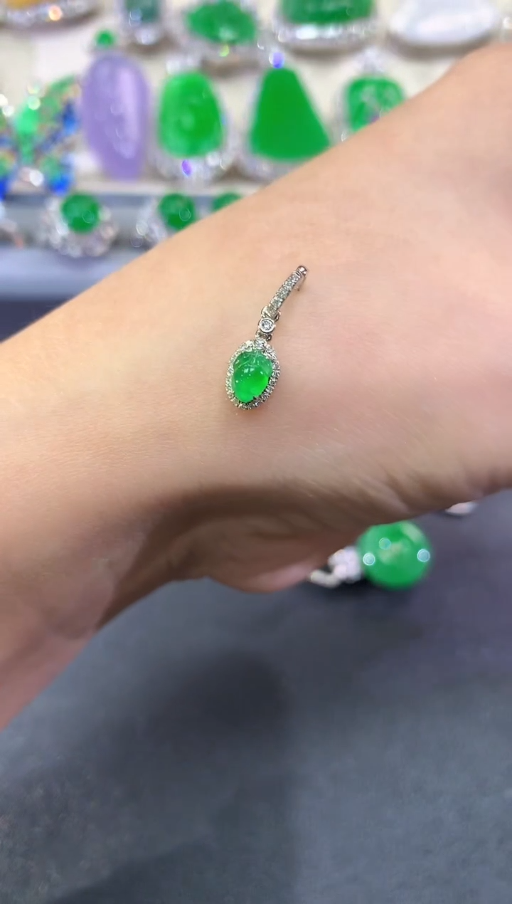 【闪购商品】翡翠吊坠(不含链)18K金镶嵌q3不退换