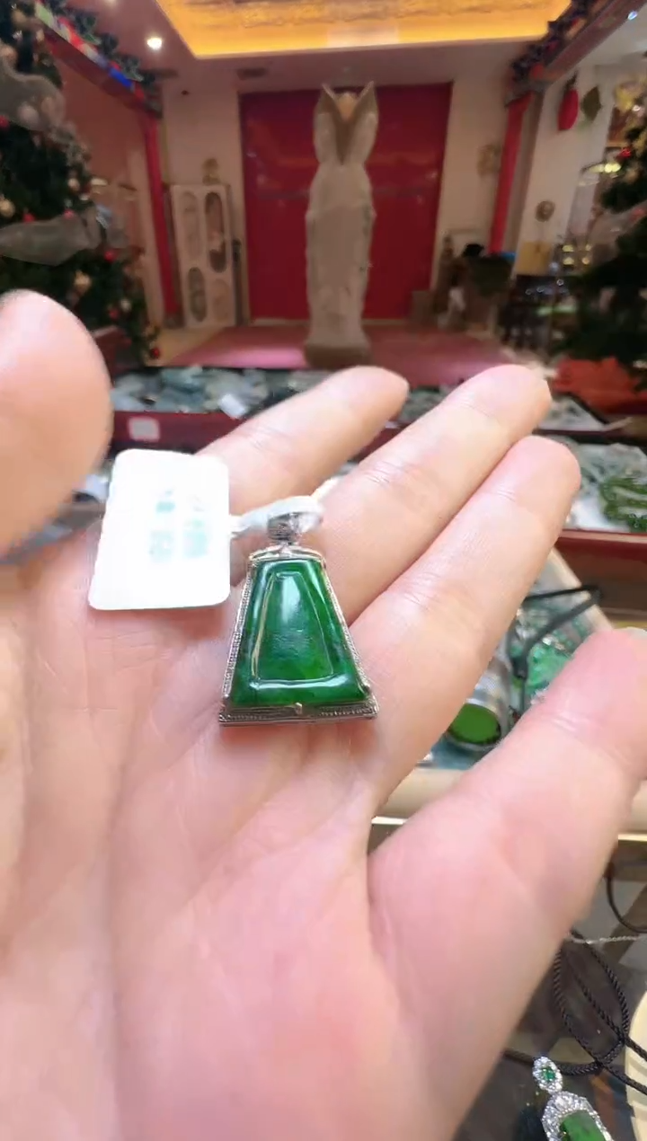 【闪购商品】翡翠吊坠(不含链)未镶嵌翡翠