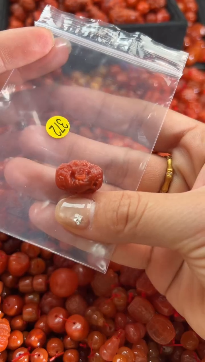 【闪购商品】南红玛瑙颈饰未镶嵌1