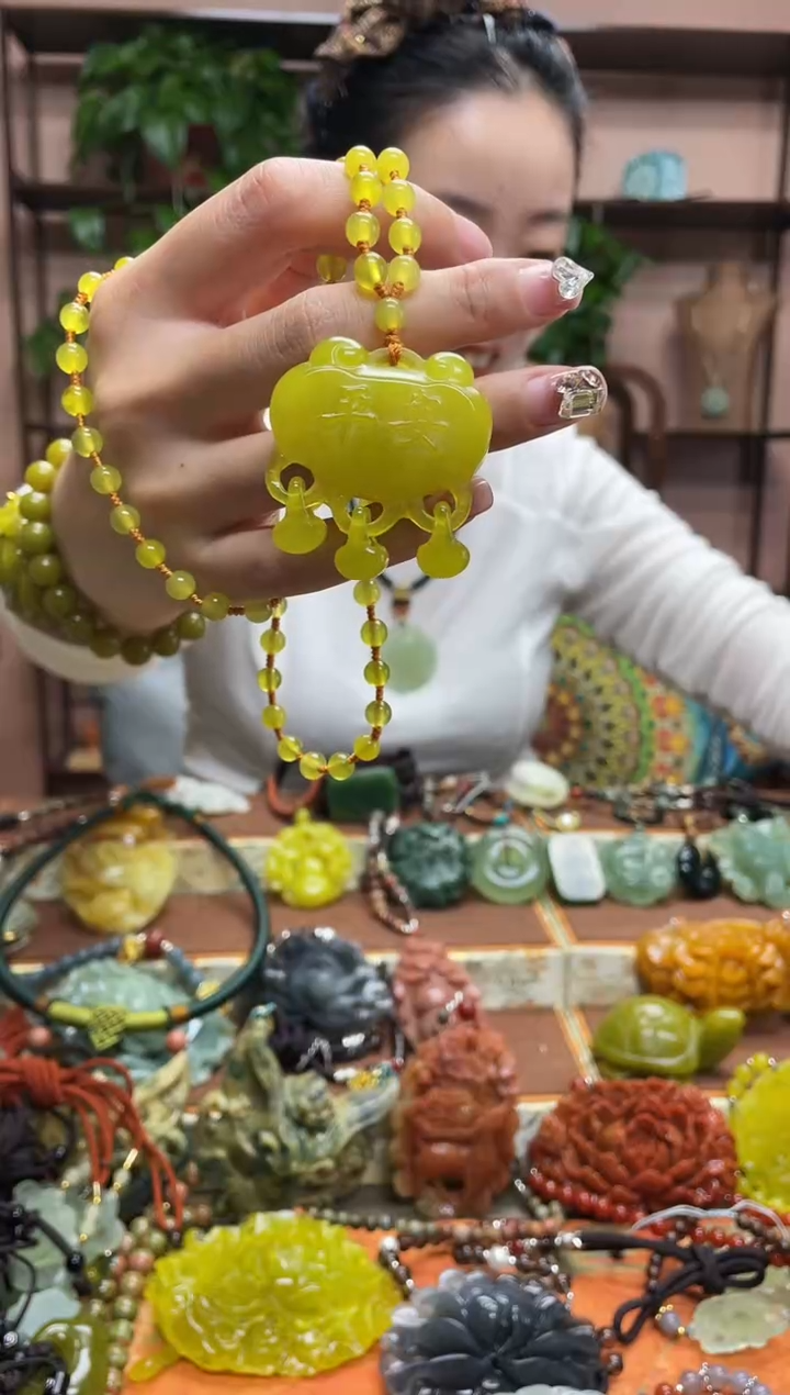 未镶嵌岫玉吊坠·