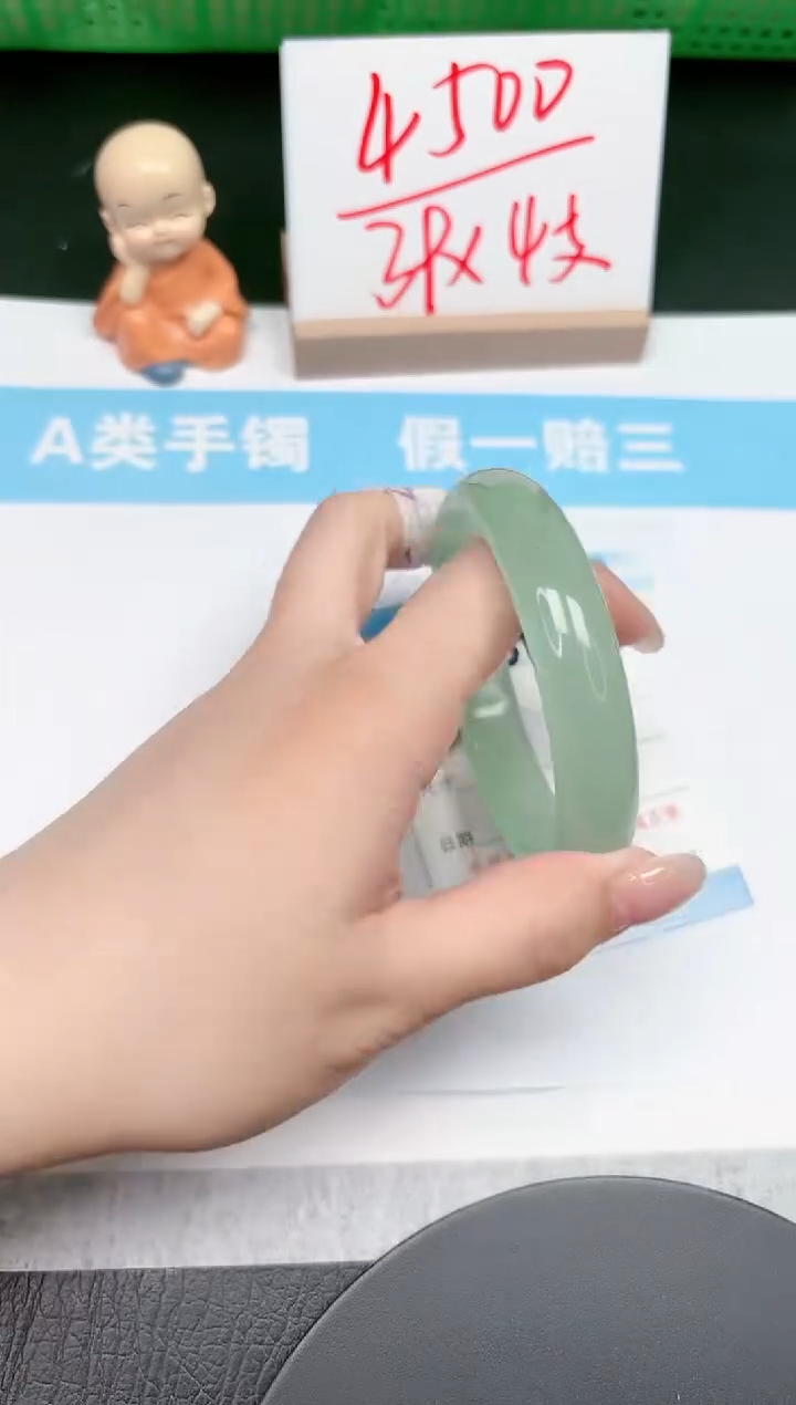 【闪购商品】石英质玉手镯未镶嵌61-63