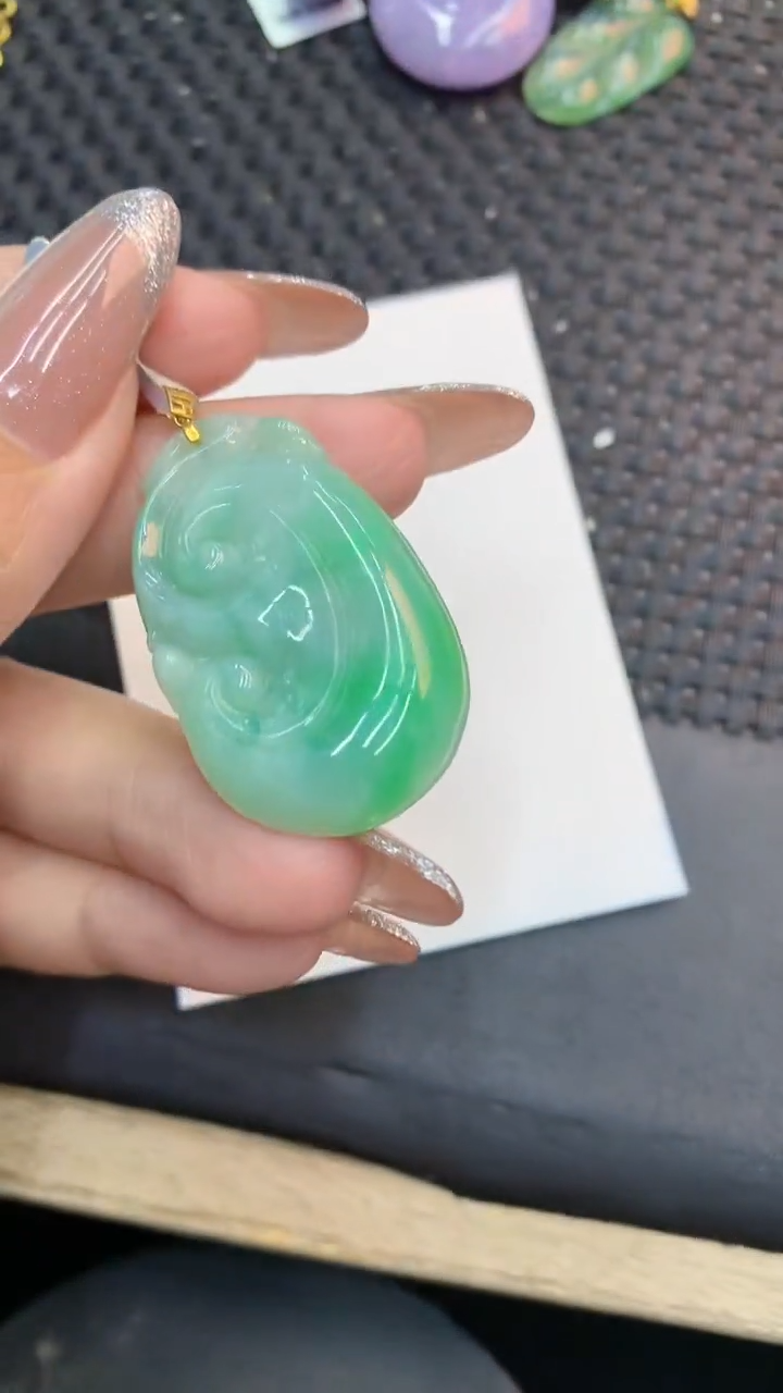 颈饰18K金镶嵌翡翠1