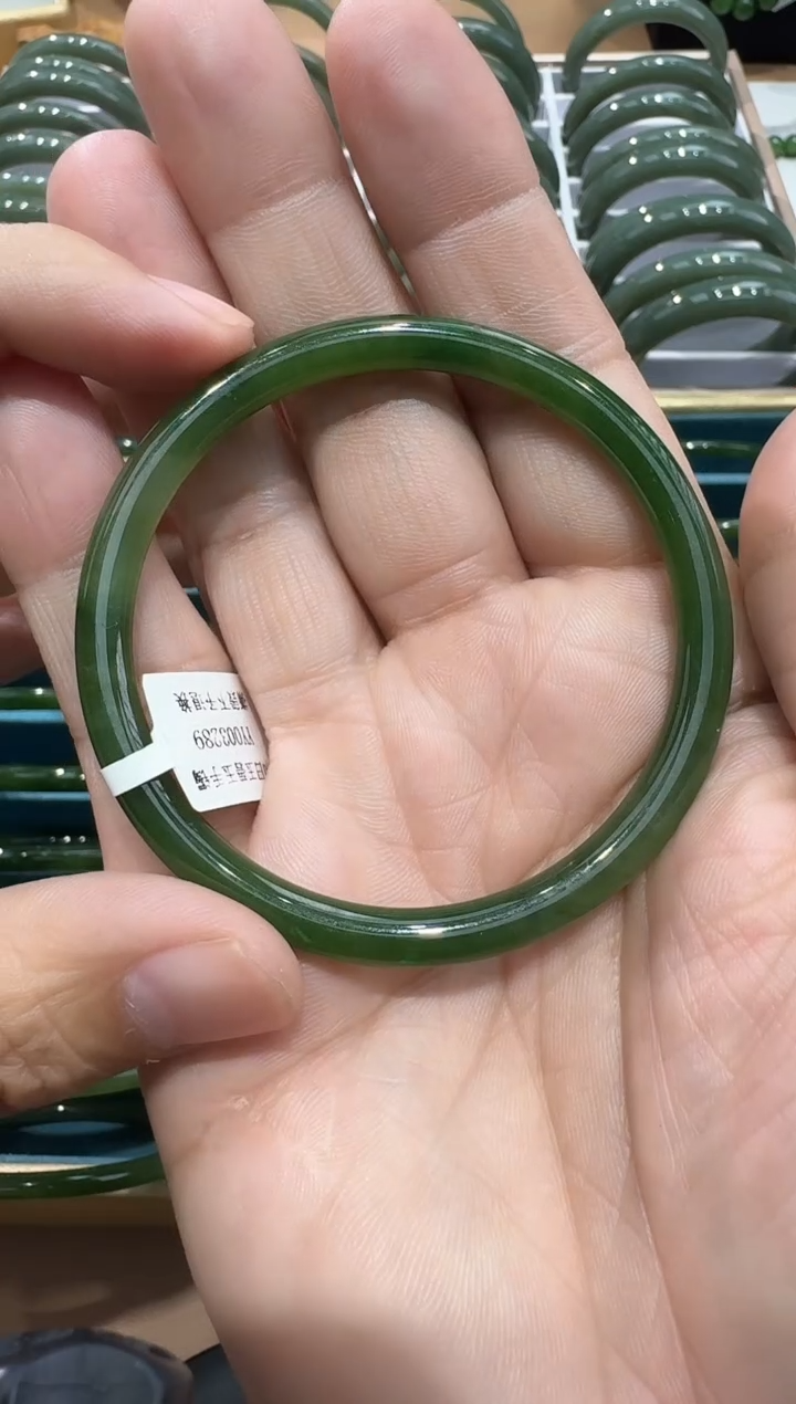 未镶嵌手镯和田玉手镯