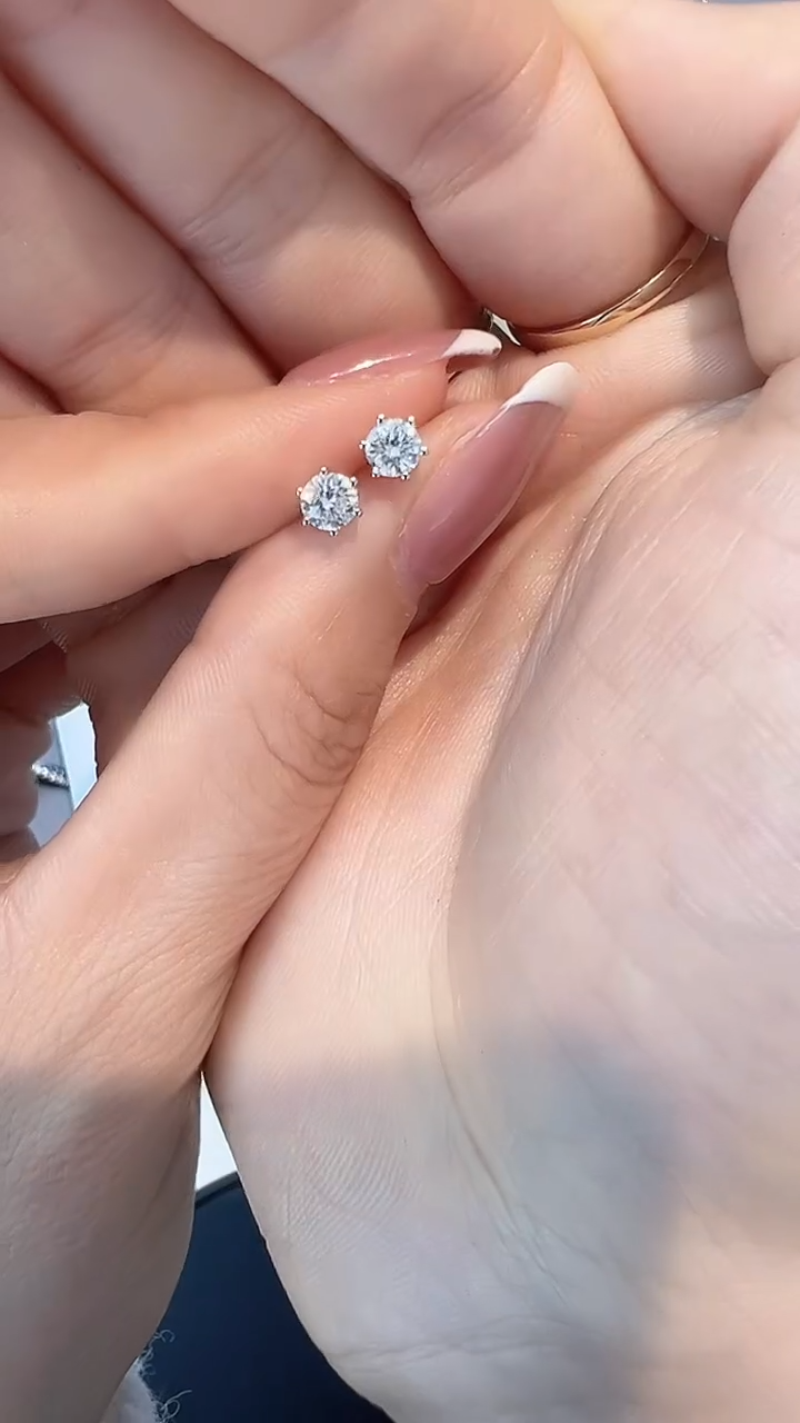 【闪购商品】钻石·18K金镶嵌60分耳钉