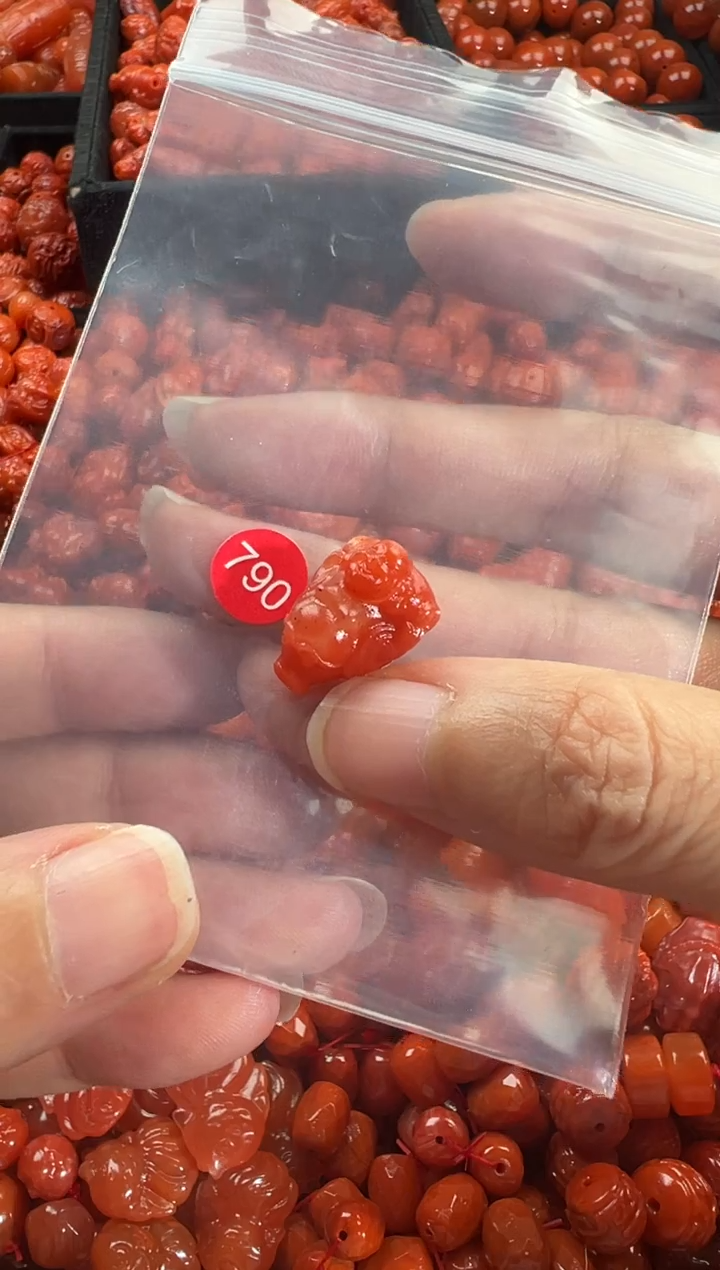 颈饰未镶嵌南红玛瑙1