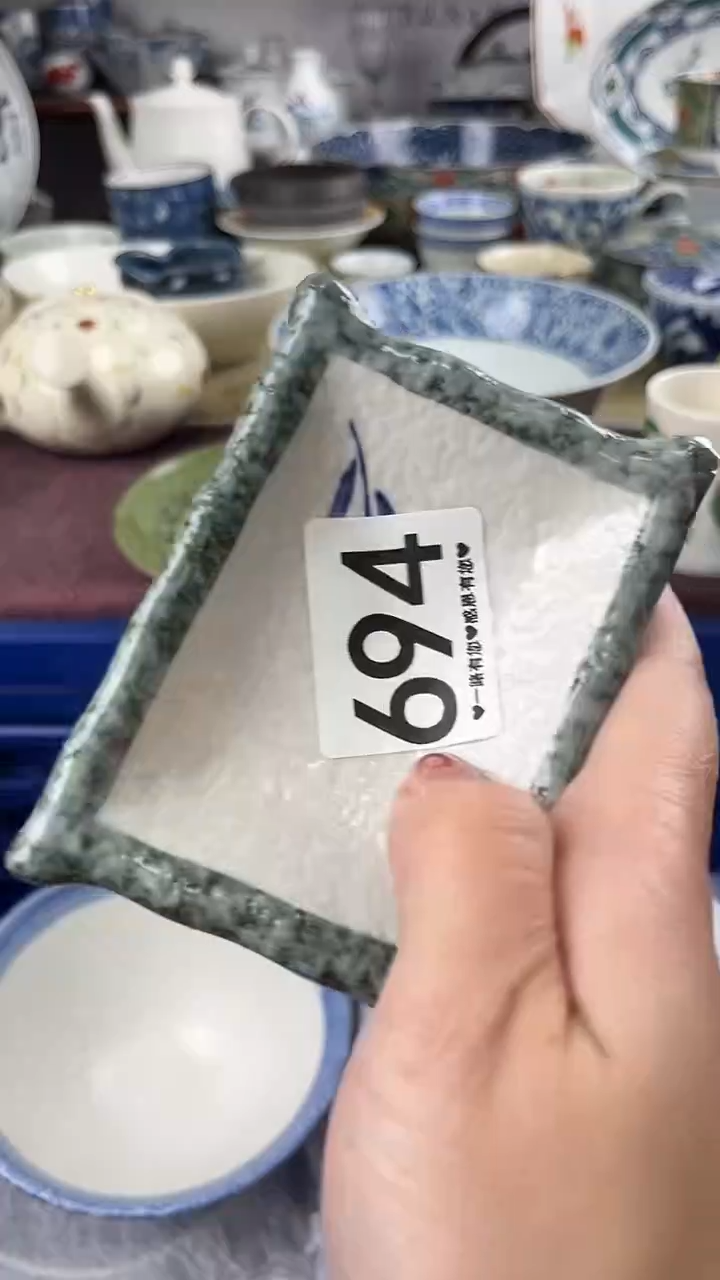 S****^         694 
