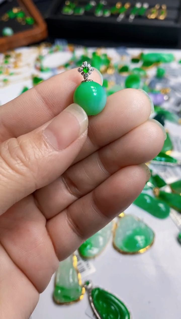 【闪购商品】翡翠颈饰18K金镶嵌珠子