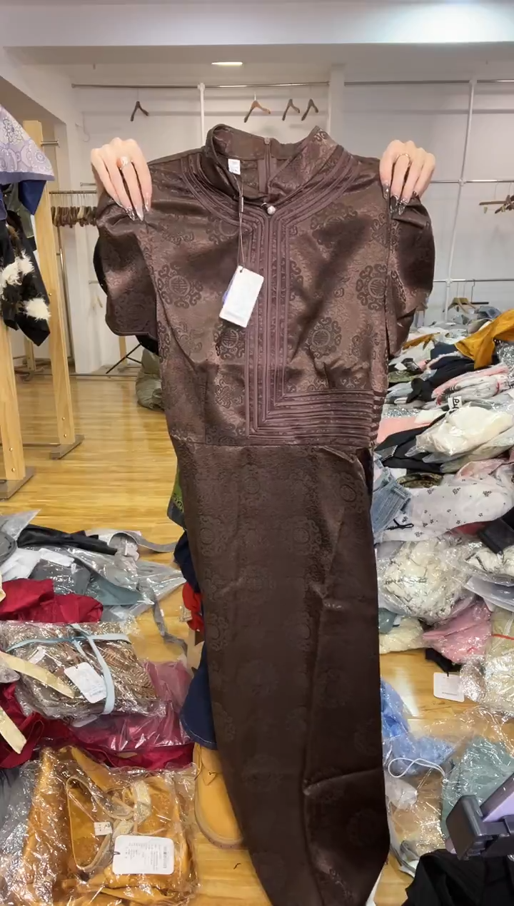 连衣裙       3XL码    135-145斤