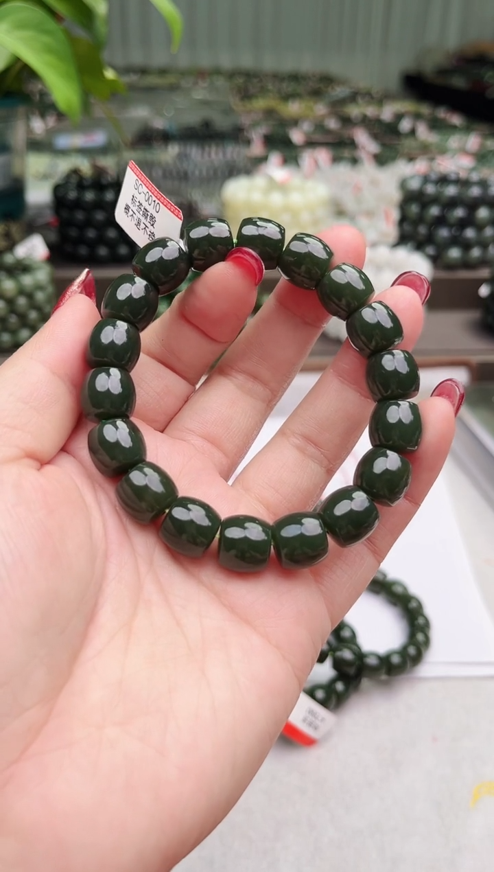 【闪购商品】和田玉手串未镶嵌纯天然和田玉俄夹层牛油果绿12