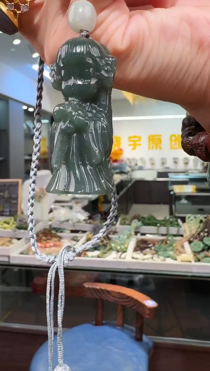 颈饰未镶嵌和田玉吊坠