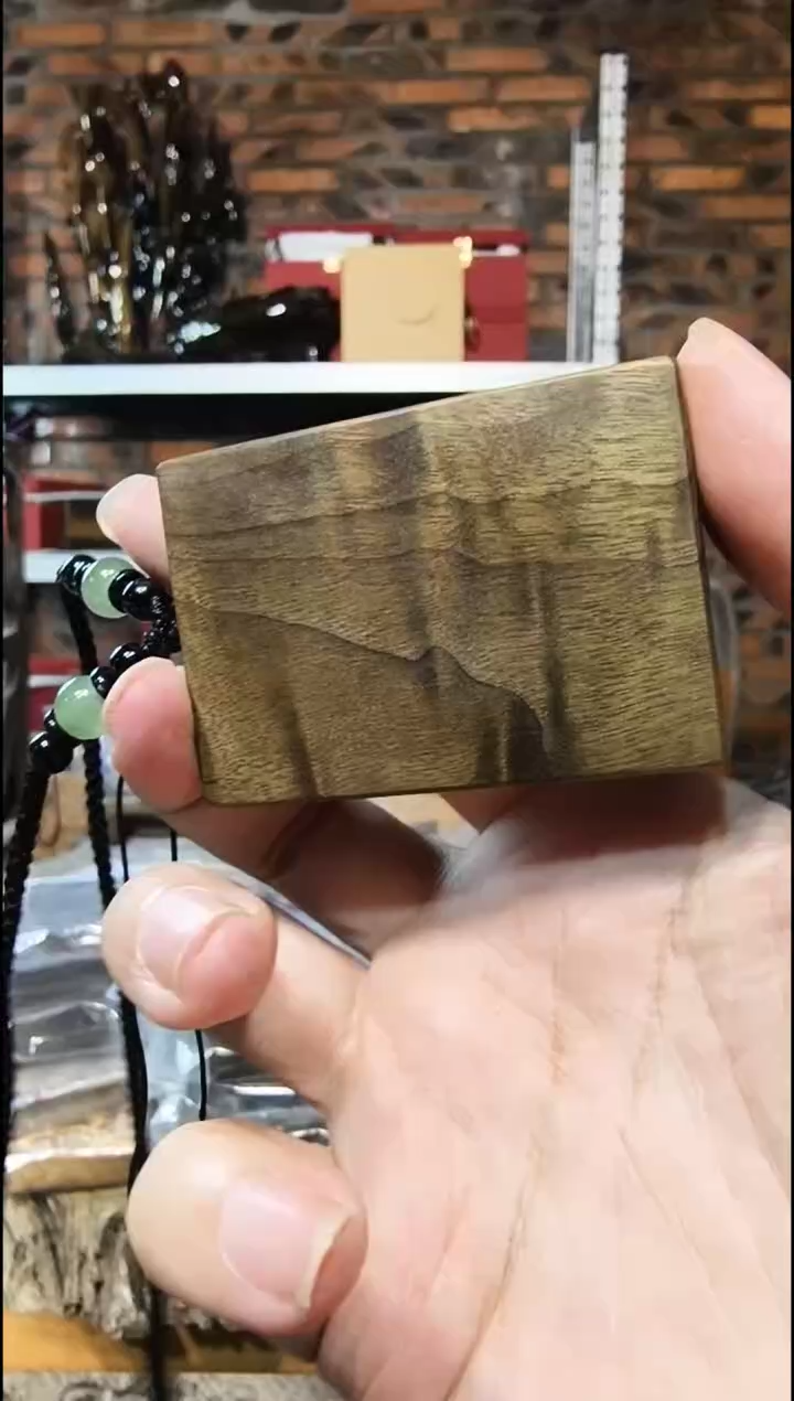 黄金檀无事牌脖挂