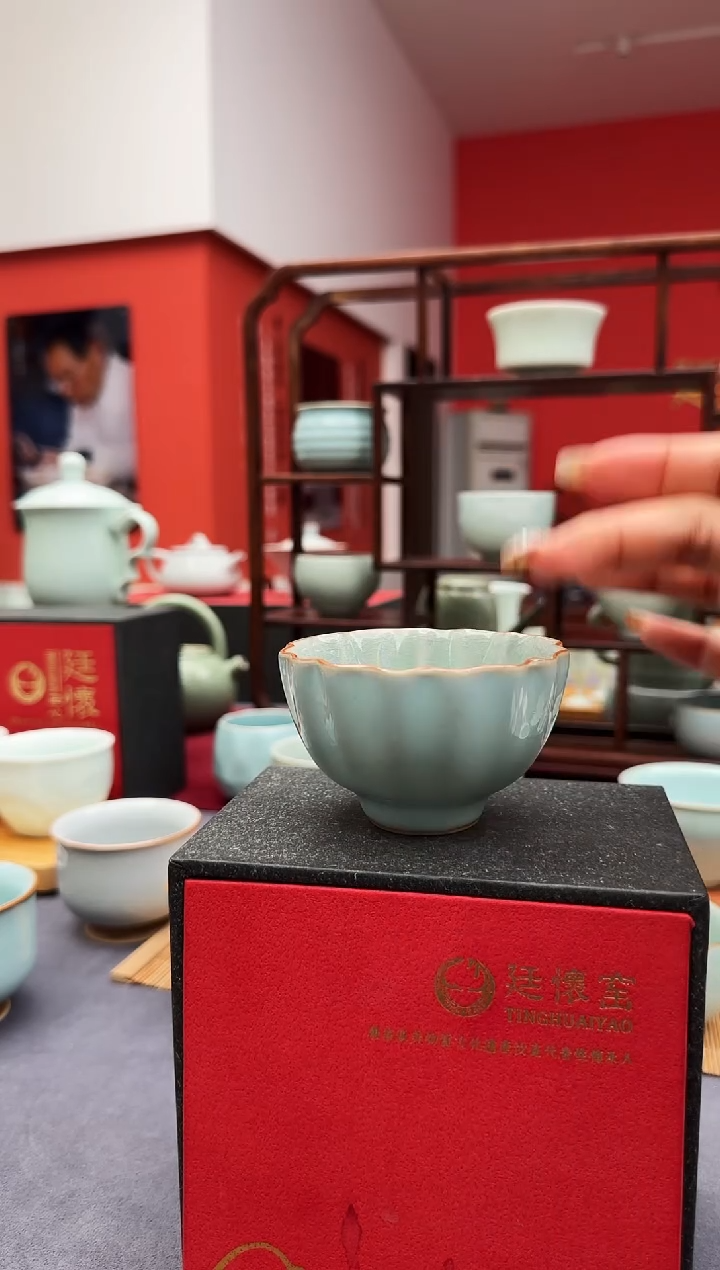 【闪购商品】廷怀窑双色釉菊口杯