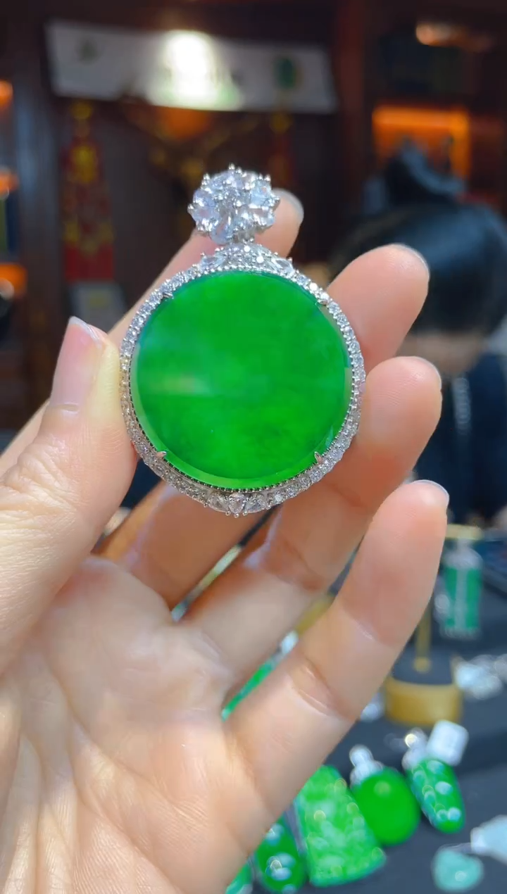 【闪购商品】翡翠颈饰银S925镶嵌112668天然A货翡翠圆牌