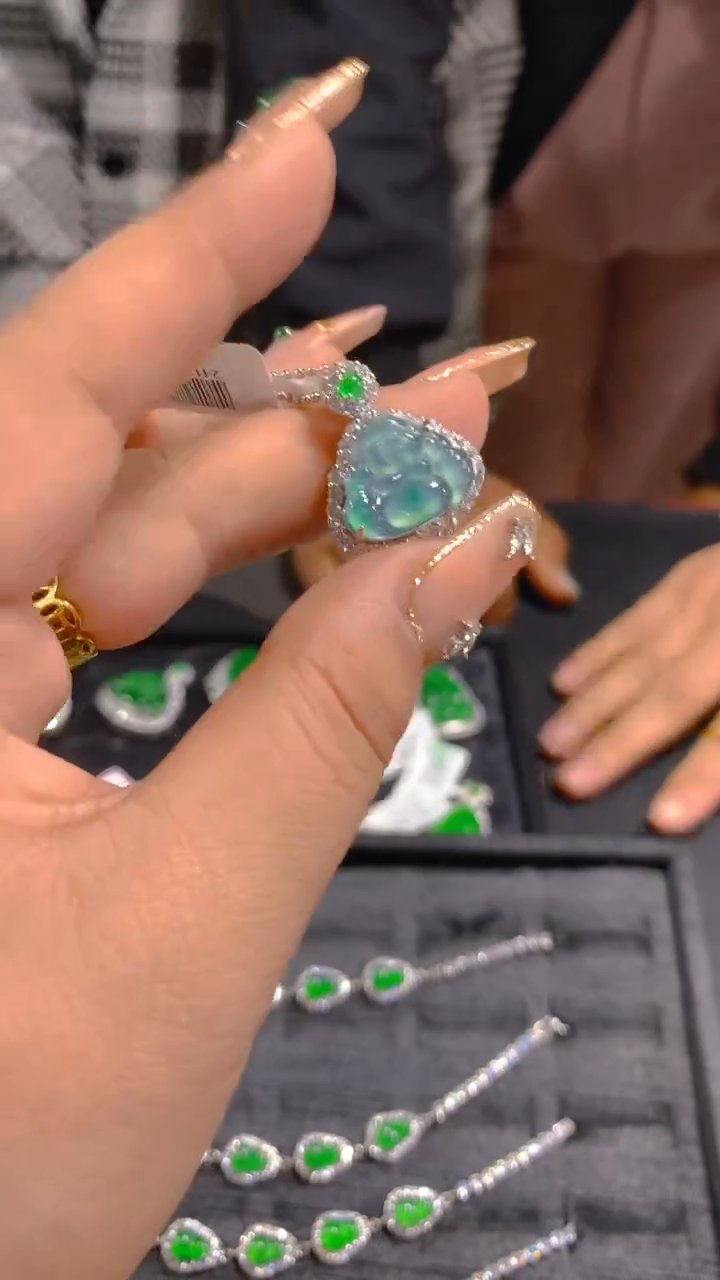 【闪购商品】翡翠吊坠(赠链)未镶嵌0078566649多样性发一