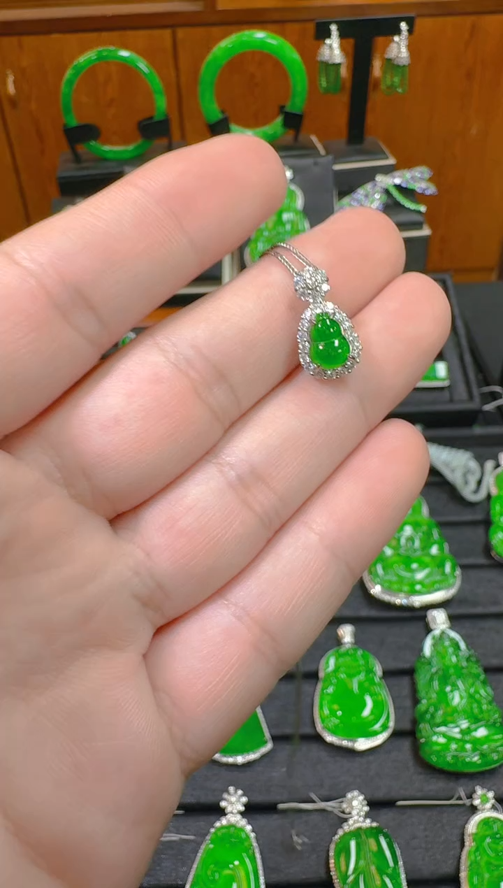 【闪购商品】翡翠吊坠(赠链)未镶嵌天然A货翡翠