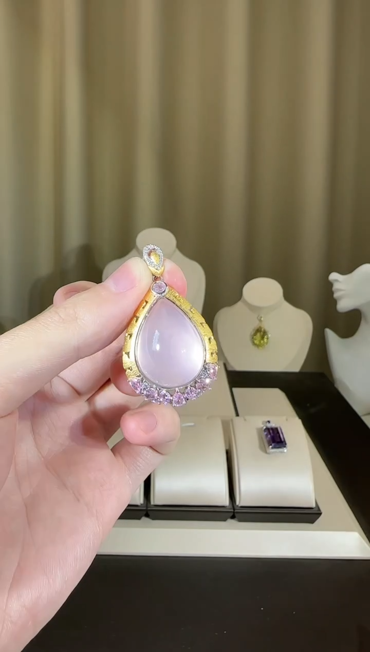 【闪购商品】芙蓉石颈饰银S925镶嵌17*23mm星光粉水晶