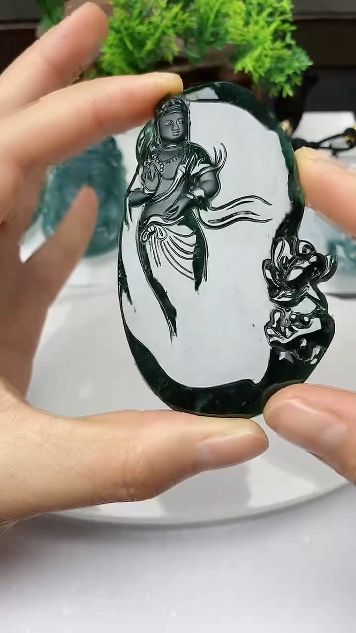 【闪购商品】翡翠颈饰未镶嵌        